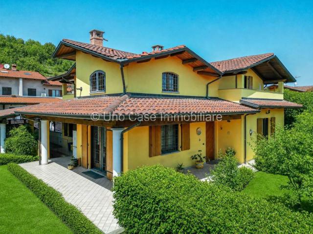 Case e ville in vendita di 200 m² in Via Dietro Castello
