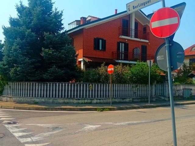 Case e ville in vendita di 250 m² in Via E. Berlinguer, 14