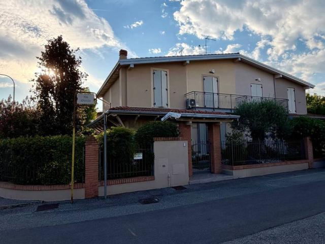 Case e ville in vendita di 200 m² in Via Einaudi