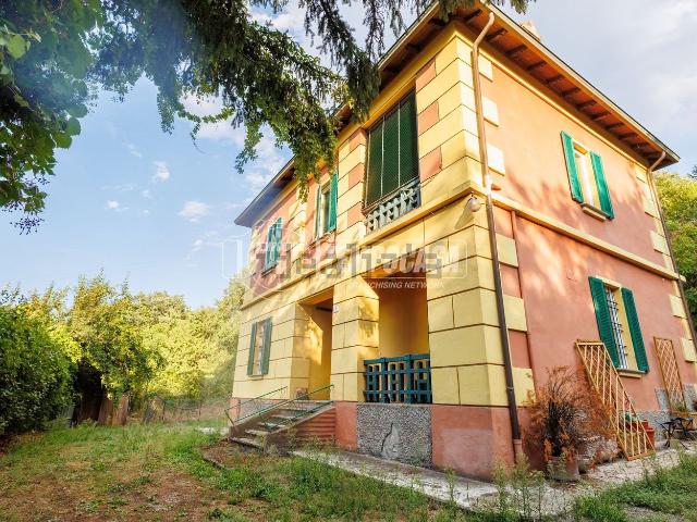 Case e ville in vendita di 200 m² in Via Fondovalle, 97