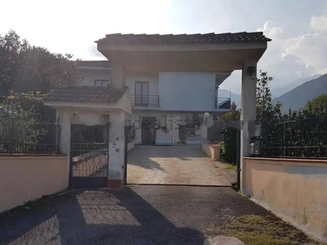 Case e ville in vendita di 200 m² in Via Farneto