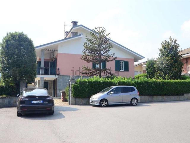 Case e ville in vendita di 200 m² in Via Fiorita, 8