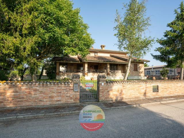 Case e ville in vendita di 200 m² in Via II Febbraio, 10