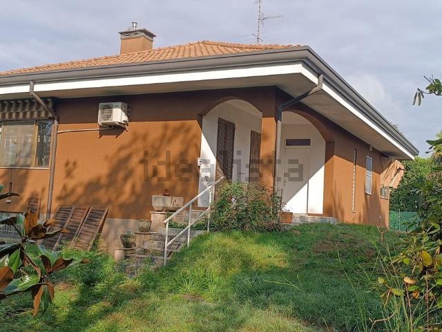 Case e ville in vendita di 200 m² in Via Olona