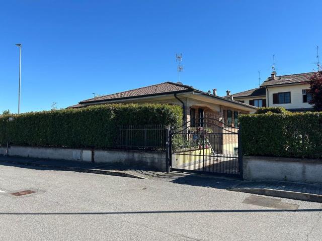 Case e ville in vendita di 200 m² in Via lombardia, 4