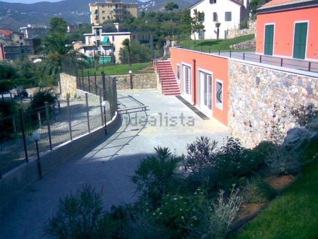 Case e ville in vendita di 200 m² in Via Laiolo
