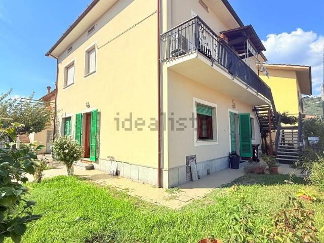 Case e ville in vendita di 200 m² in Via Leonardo da Vinci