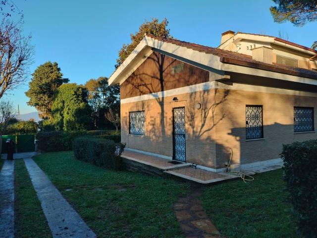 Case e ville in vendita di 200 m² in Via Lungolago delle Muse
