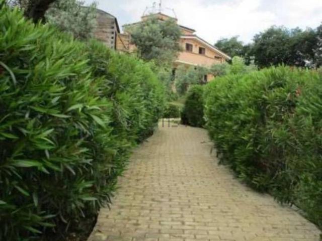 Case e ville in vendita di 200 m² in Via Moncocitto