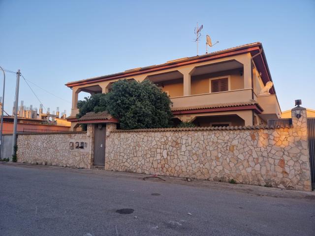 Case e ville in vendita di 200 m² in Via Monte Chirica