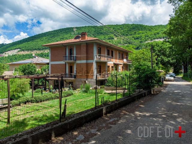 Case e ville in vendita di 200 m² in Via Monte Burno
