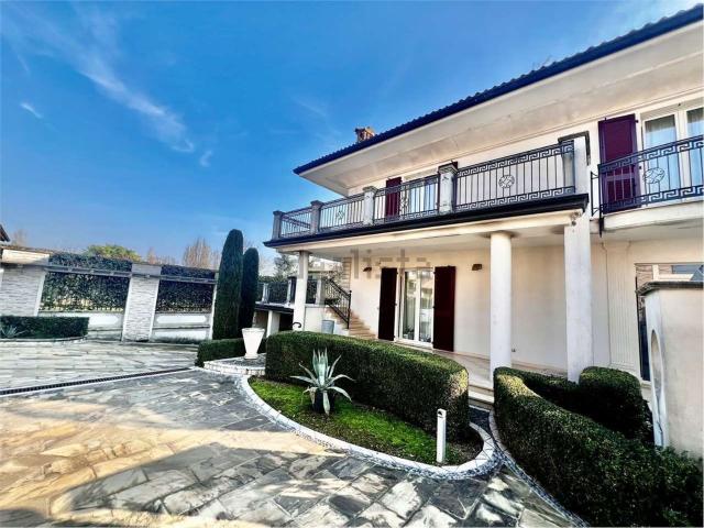 Case e ville in vendita di 200 m² in Via Monte Grappa