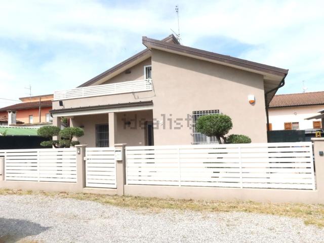 Case e ville in vendita di 200 m² in Via Matellica