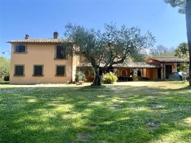Case e ville in vendita di 220 m² in Strada Santa Lucia, 136