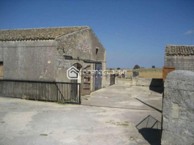 Case e ville in vendita di 200 m² in Via San Ippolito