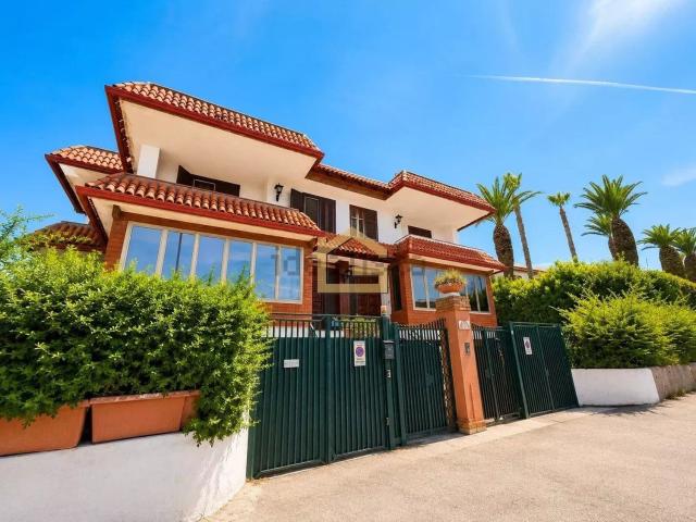 Case e ville in vendita di 200 m² in Via Santa Maria a Cubito
