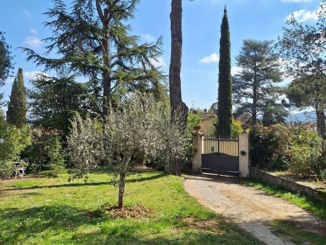 Case e ville in vendita di 200 m² in Via Sidney Sonnino