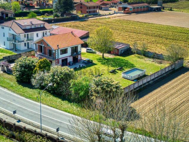 Case e ville in vendita di 200 m² in Via Poirino, 399