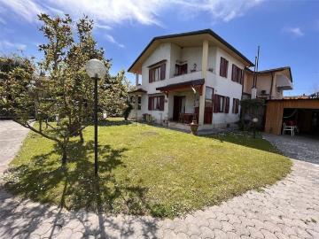 Case e ville in vendita di 200 m² in Via Padre Ignazio da Carrara