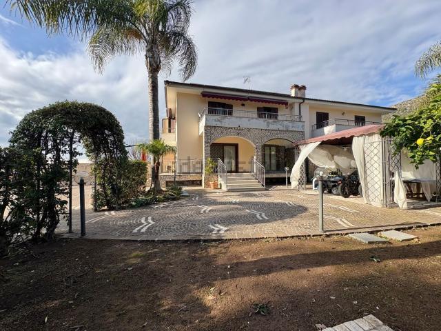 Case e ville in vendita di 200 m² in Via Penelope, 374