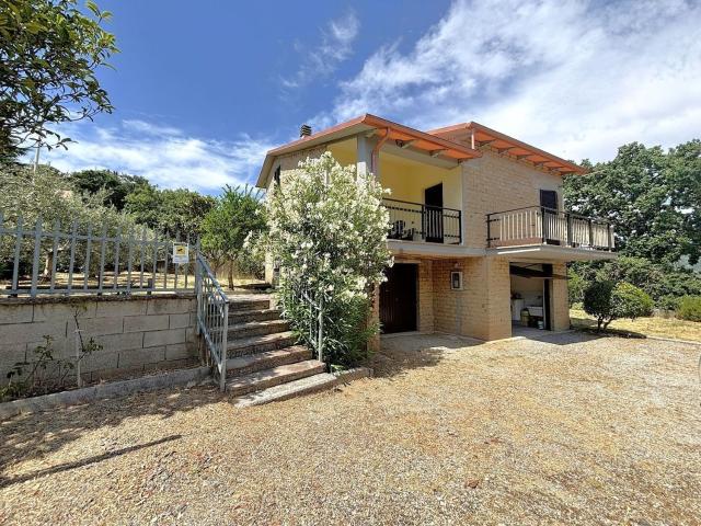 Case e ville in vendita di 200 m² in Via Perugia