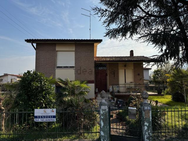 Case e ville in vendita di 200 m² in Via Pietro Nenni, 3