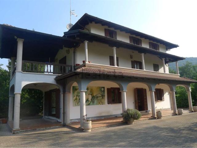 Case e ville in vendita di 200 m² in Via Pratolungo