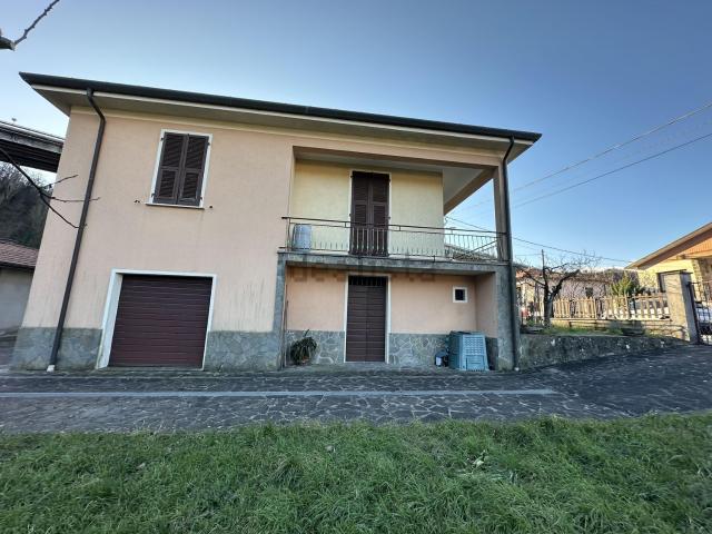 Case e ville in vendita di 200 m² in Via roma