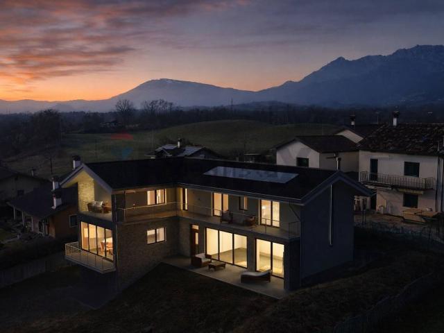 Case e ville in vendita di 200 m² in Via Riva de San Gabriele