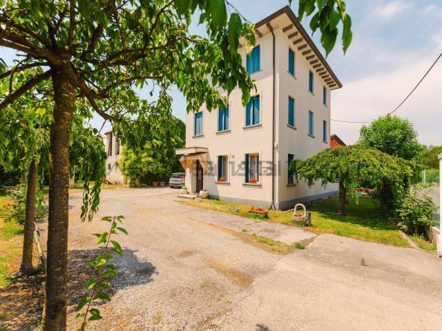 Case e ville in vendita di 200 m² in Via Rivere
