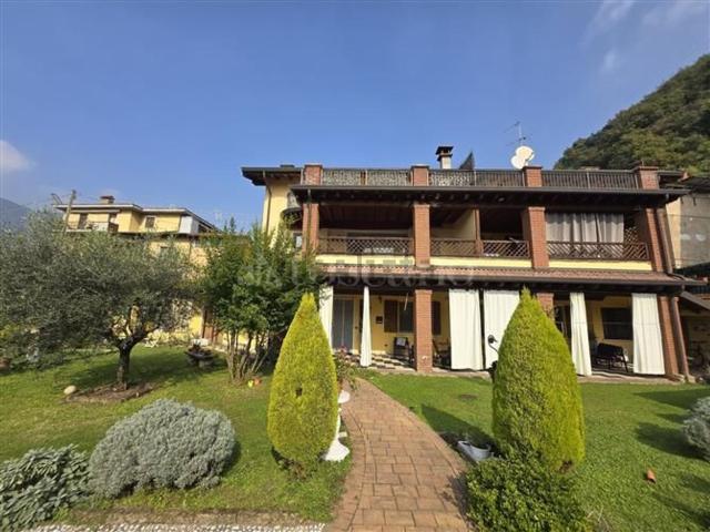 Case e ville in vendita di 200 m² in Via Ripe