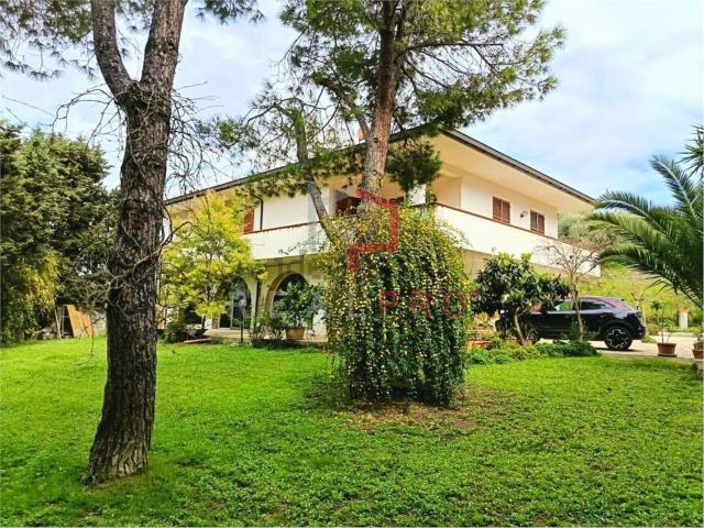Case e ville in vendita di 200 m² in Via Ripoli