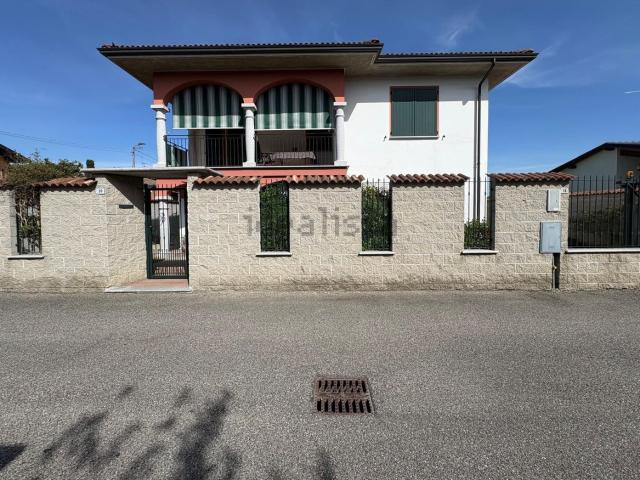 Case e ville in vendita di 200 m² in Via Toledo