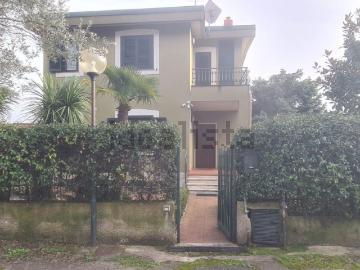 Case e ville in vendita di 200 m² in Via Tora di Filetta
