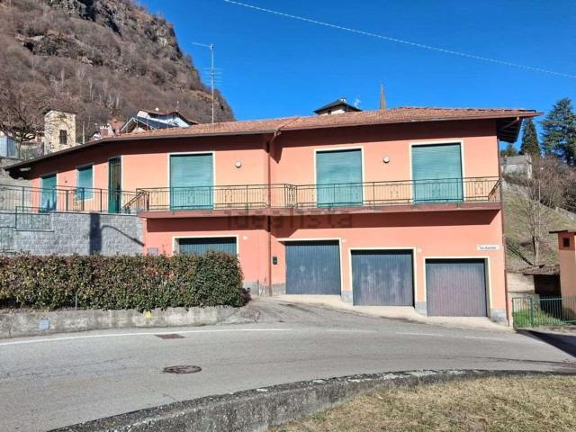 Case e ville in vendita di 200 m² in Via Tre Cascine