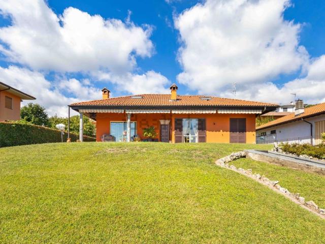Case e ville in vendita di 255 m² in Via Trieste, 92