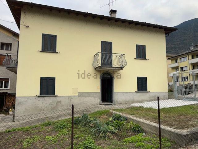 Case e ville in vendita di 200 m² in Via Valeriana, 147