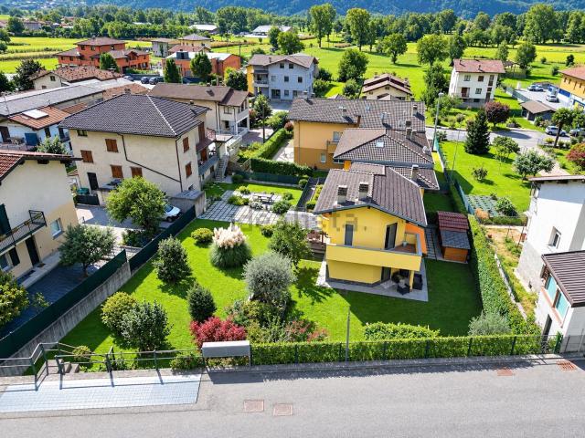 Case e ville in vendita di 200 m² in Via Valeriana