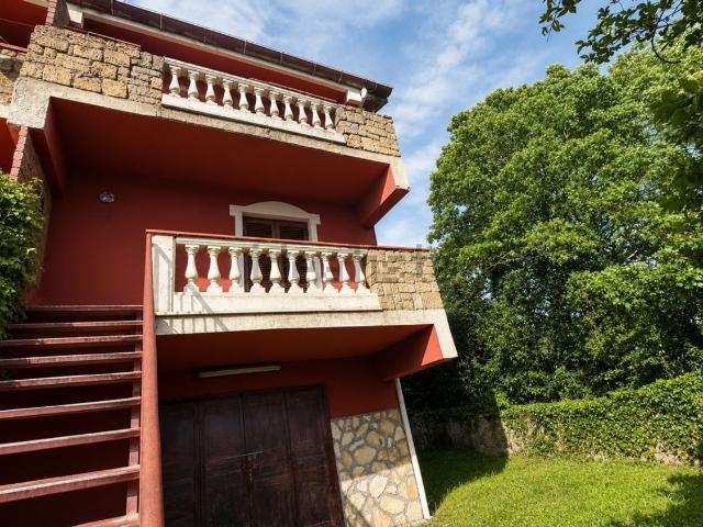 Case e ville in vendita di 200 m² in Via Valle della Vigna, 1