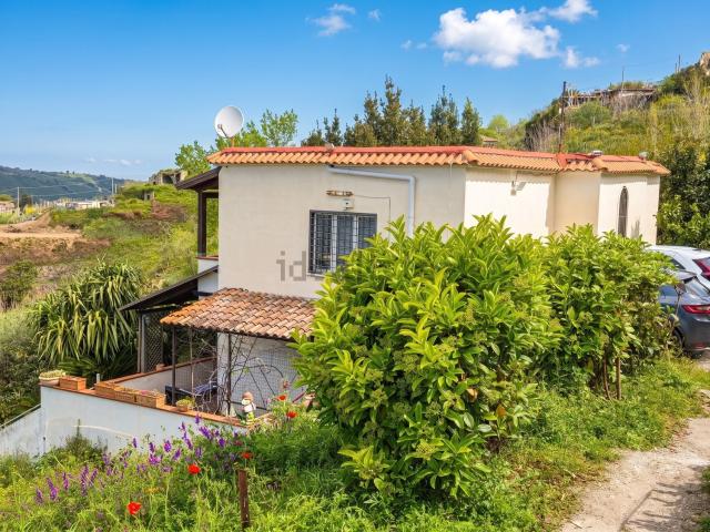 Case e ville in vendita di 200 m² in Via Vecchia delle Vigne, 15