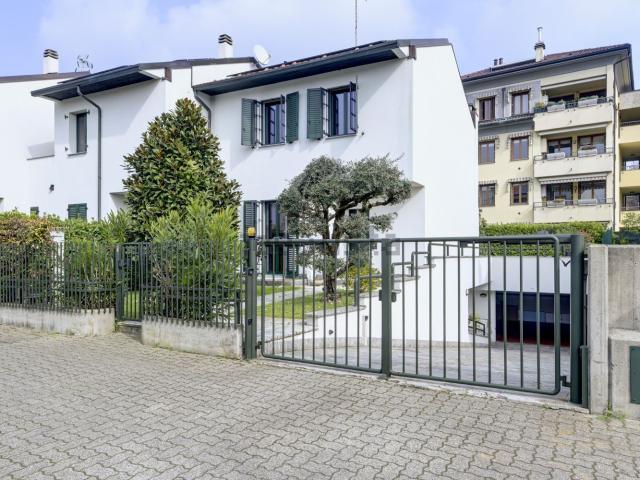 Case e ville in vendita di 200 m² in Via Vittorio Veneto, 15