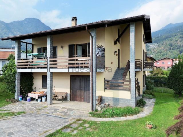 Case e ville in vendita di 200 m² in Via Vigna del Lago