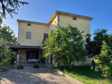 Case e ville in vendita di 200 m² in Viale Giovanni XXIII