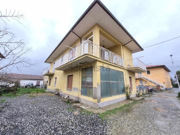 Case e ville in vendita di 200 m² in Viale I Maggio, 44