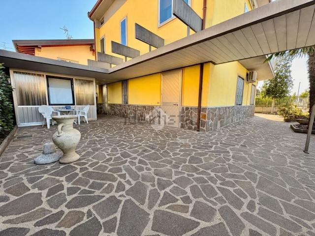 Case e ville in vendita di 200 m² in Viale Papa Giovanni XXIII, 76