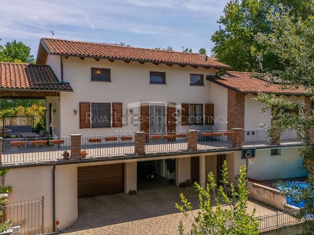 Case e ville in vendita di 200 m² in Viale Partigiani, 16