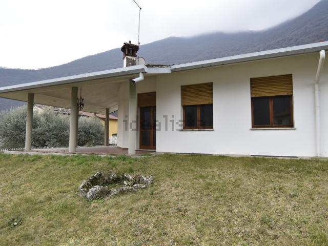 Case e ville in vendita di 200 m² in Contrada Castelnuovo