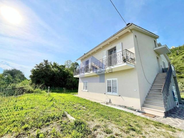 Case e ville in vendita di 200 m² in Contrada Fino Ruote, 6