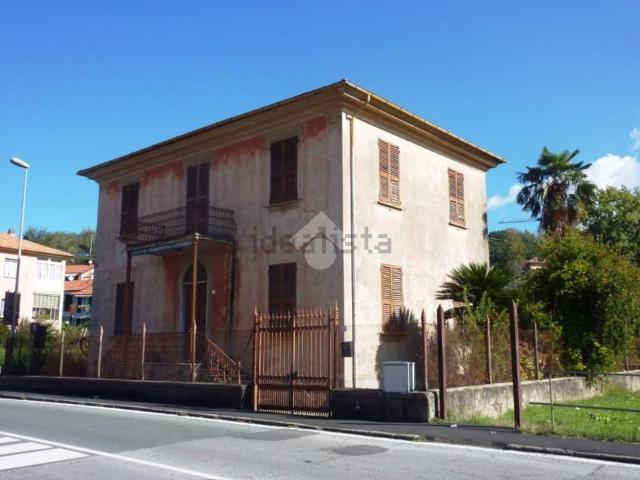 Case e ville in vendita di 200 m² in Corso IV Novembre, 122