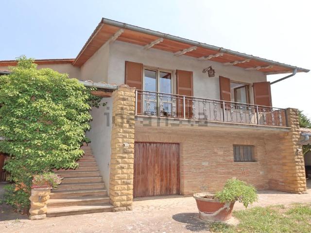 Case e ville in vendita di 200 m² in Frazione Gioiella